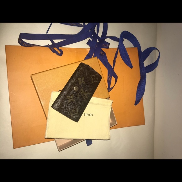 💯% Auth. Louis Vuitton Monogram 4 key case holder - Picture 1 of 7